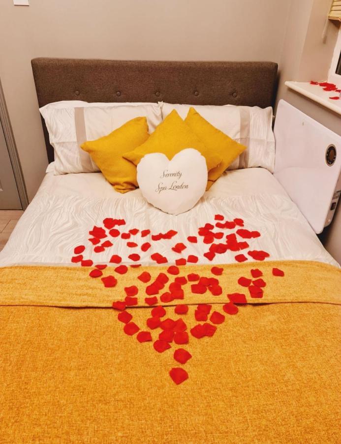 Apartment With Private Hot Tub, Sauna, Ice Bath, Gym Rainham  Bagian luar foto